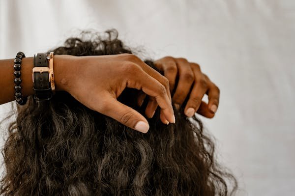 Les avantages du bracelet élastique pise noir : style et bien-être